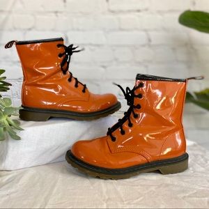 📦 SOLD 📦 Vintage No Boundaries Patent Boots